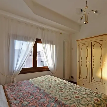 Ai Pugni * البندقية